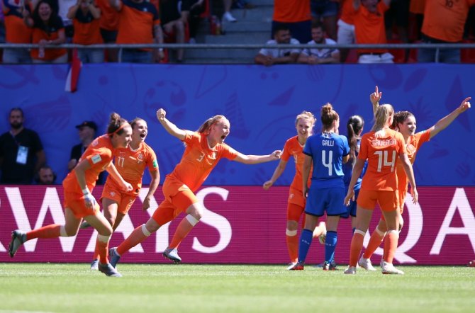 Hollanda Yarı Finalde