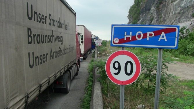 Sarp Sınır Kapısı’nda Tır Kuyruğu Devam Ediyor