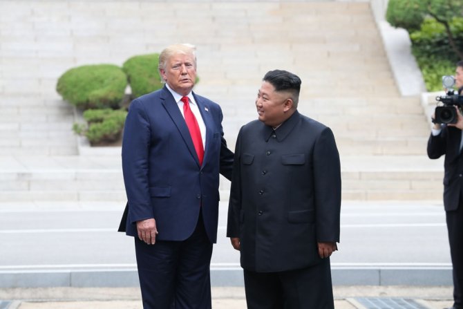 Trump Ve Kim Silahsızlandırılmış Bölgede Buluştu