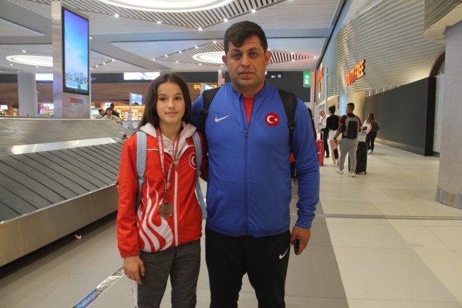 Milli Güreşçiler, Avrupa Şampiyonası’ndan 1 Altın Ve 1 Bronz Madalyayla Döndü