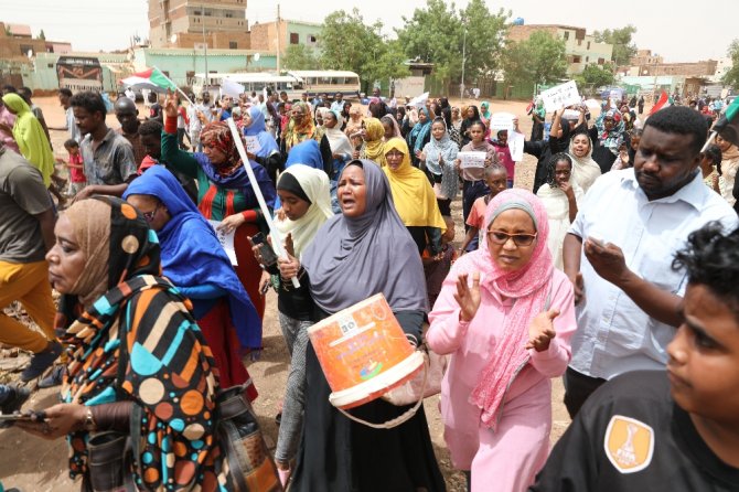 Sudan’da Halk Cuntaya Karşı Ayaklandı, 5 Gösterici Hayatını Kaybetti