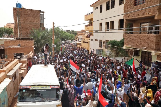 Sudan’da Halk Cuntaya Karşı Ayaklandı, 5 Gösterici Hayatını Kaybetti