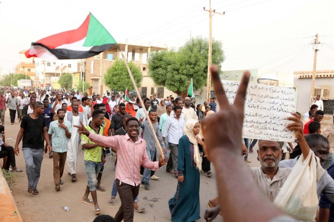 Sudan’da Halk Cuntaya Karşı Ayaklandı, 5 Gösterici Hayatını Kaybetti