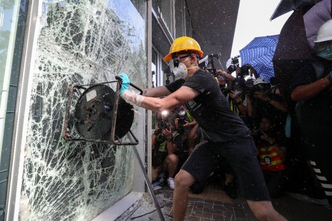 Hong Kong Protestolarında Tansiyon Yükseliyor