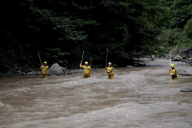 Çamlıktepe’de Selde Kaybolan 2 Kişiyi Arama Çalışmaları Bu Sabahtan İtibaren Tekrar Başladı