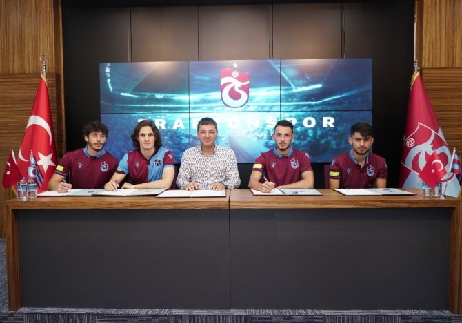 Trabzonspor 9 Futbolcuyla Sözleşme İmzaladı