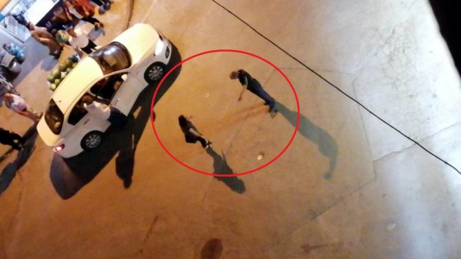 Şiddet Gördüğü Şahıstan Kaçarken Yardımına Mahalleli Yetişti