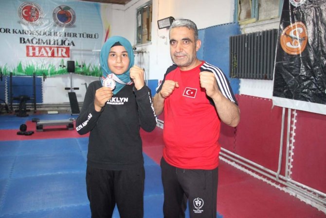 16 Kardeşli Ailenin 14. Çocuğu Olan Züleyha, Muaythai Milli Takımı’na Seçildi
