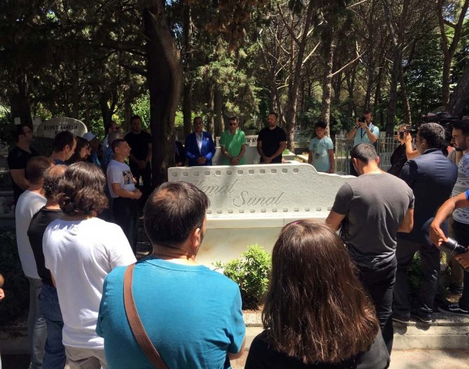 Kemal Sunal Vefatının 19’uncu Yılında Mezarı Başında Anıldı