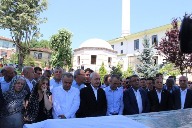 Kılıçdaroğlu Düzce’de Cenaze Törenine Katıldı