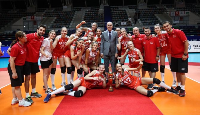 Balkan Şampiyonu Olan Türkiye Kupasını Aldı
