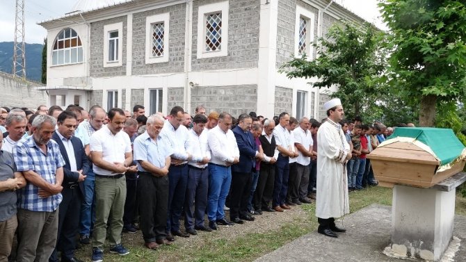 Giresun’da 5 Gün Önce Serinlemek İçin Girdiği Denizde Kaybolan Müzik Öğretmeni Selim Balcı Toprağa Verildi