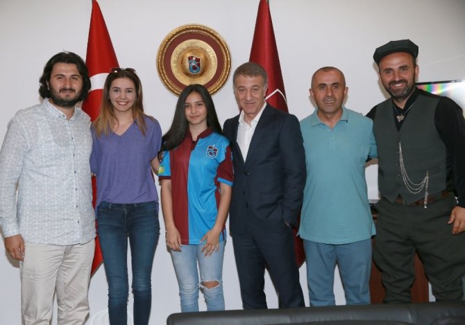Trabzonspor Başkanı Ağaoğlu, Lgs Türkiye Birincisi Çifci’ye Forma Hediye Etti