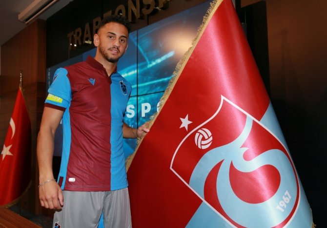 Trabzonspor, Ahmet Canbaz İle 3 Yıllık Sözleşme İmzaladı