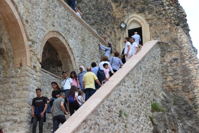 Restorasyon Sonrası Bir Bölümü Ziyarete Açılmasına Rağmen Ziyaretçi Akını Yaşanıyor