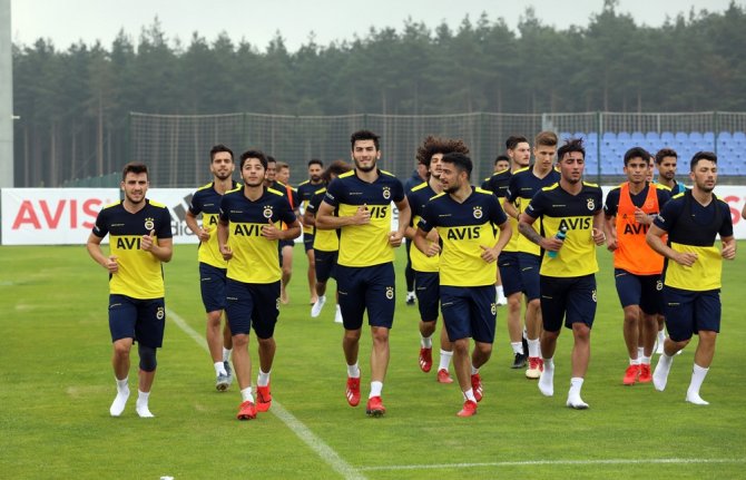 Fenerbahçe Günün İlk İdmanını Yaptı