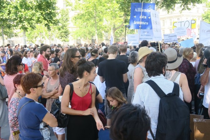 Kadına Şiddet Paris’te Protesto Edildi