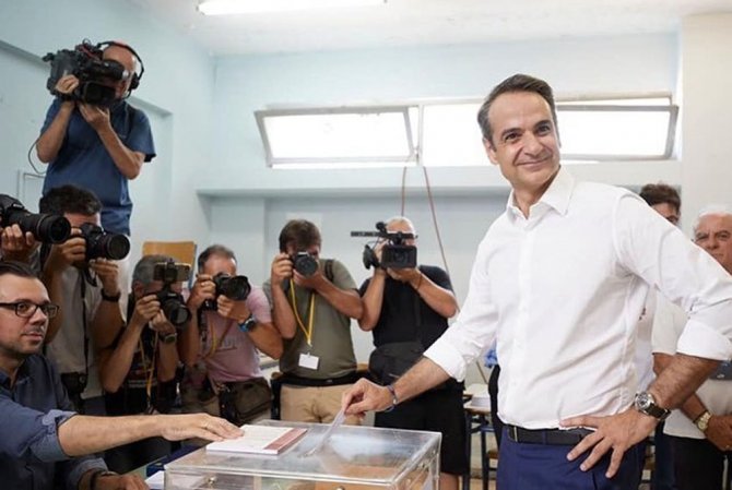 Yunanistan Seçimlerini Miçotakis Önde Tamamladı