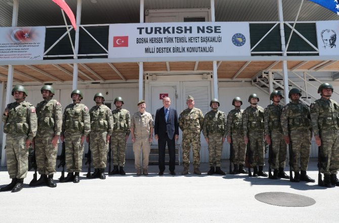Bosna’da Barış Gücü’nde Görevli Türk Askerlerini Ziyaret Etti