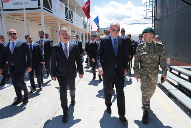 Bosna’da Barış Gücü’nde Görevli Türk Askerlerini Ziyaret Etti