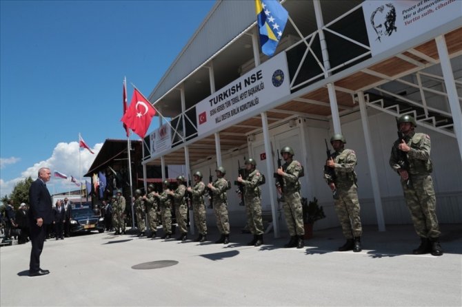 Cumhurbaşkanı Erdoğan Ve Bakan Akar, Bosna Hersek’te Mehmetçik’i Ziyaret Etti