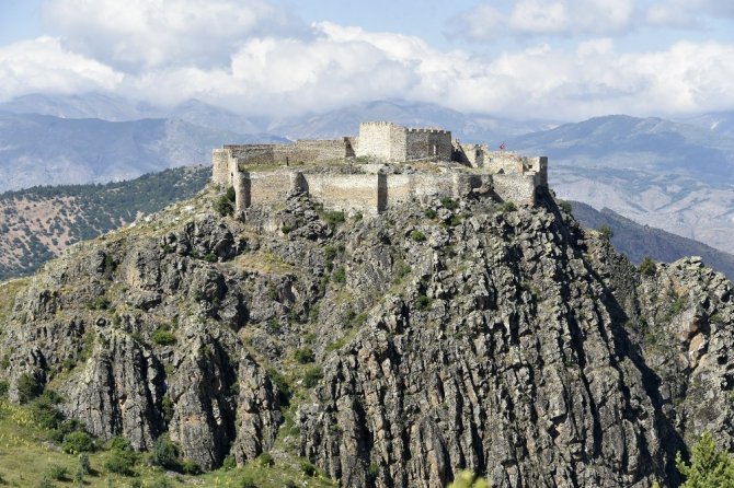 Doğu Karadeniz’in En Görkemli Kalesi Ziyaretçilerini Bekliyor