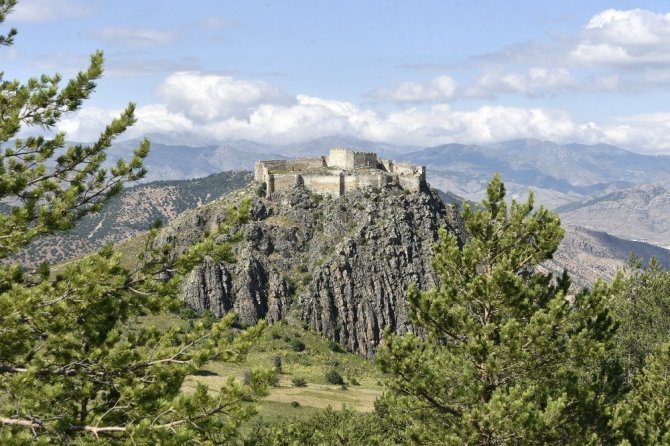 Doğu Karadeniz’in En Görkemli Kalesi Ziyaretçilerini Bekliyor