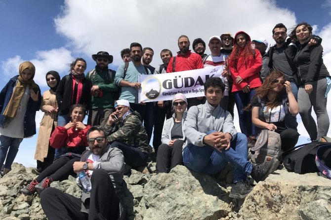 Bayburt’un En Yüksek Zirvesine Tırmandılar