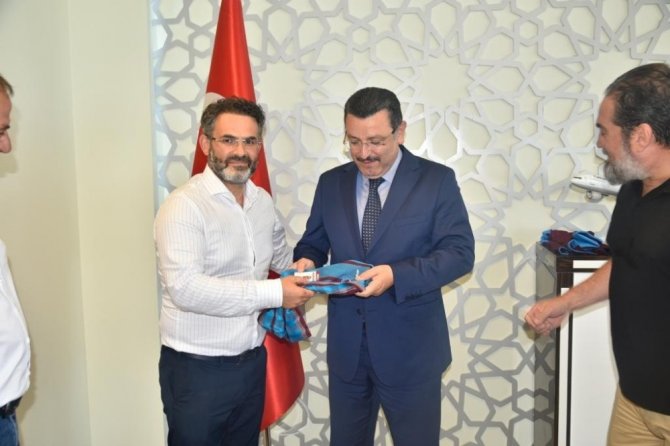 Başkan Genç’ten Trabzonspor‘a 1461 Bilet Jesti