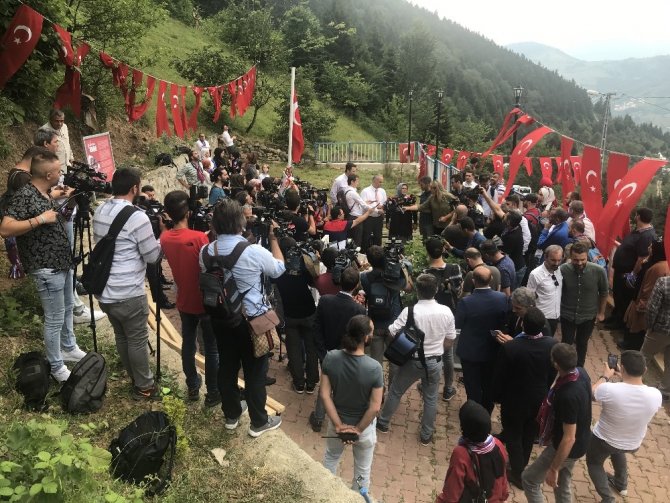 Eren Mezarı Başında Anıldı