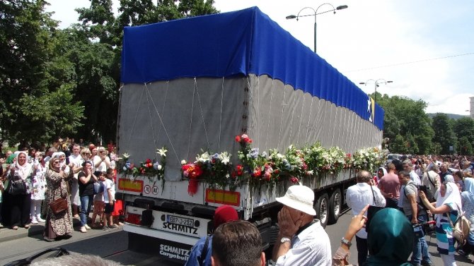 33 Soykırım Kurbanı Srebrenitsa’ya Uğurlandı
