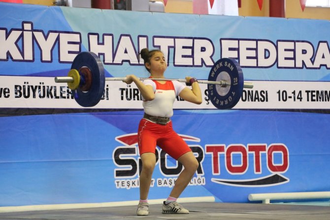 Sivas’ta Düzenlenen Türkiye Halter Şampiyonası Başladı