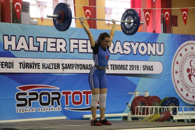 Sivas’ta Düzenlenen Türkiye Halter Şampiyonası Başladı