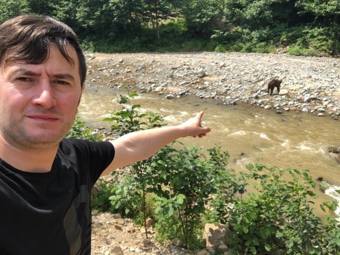 Serinlemek İçin Dereye İnen Ayı Korkuttu