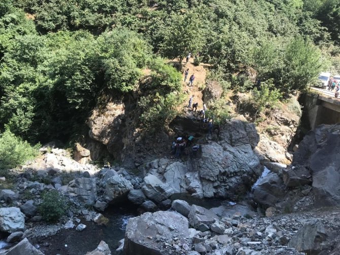 Gümüşhane’de Araç Dereye Uçtu: 1 Ölü