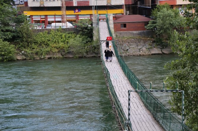 Artvin’de Çoruh Nehri Üzerinde Bulunan 11 Asma Köprü Tarihe Meydan Okuyor