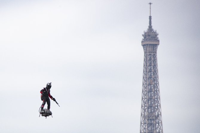Fransa’da Bastille Günü Askeri Geçit Töreni