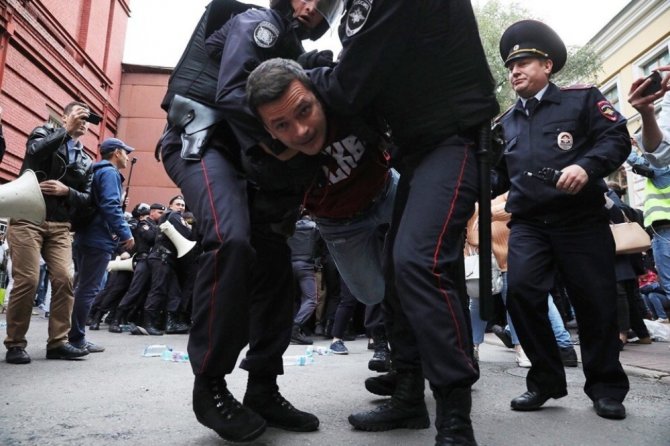 Rusya’da Yerel Seçimler Öncesi Protesto: 25 Gözaltı
