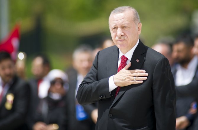 Cumhurbaşkanı Erdoğan, Şehitler Anıtına Çiçek Bıraktı