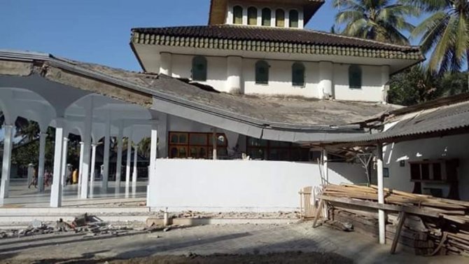 Endonezya’da Deprem Paniği: 1 Yaralı