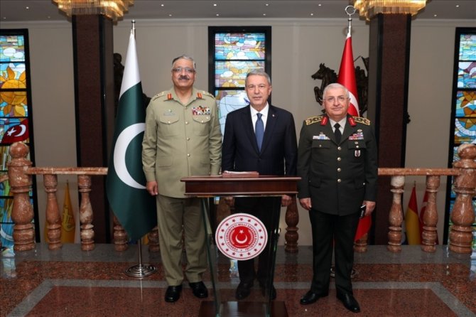 Pakistan Genelkurmay Başkanı Hayat, Bakan Akar’ı Ziyaret Etti