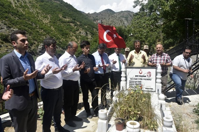 Şehit Öğretmen Necmettin Yılmaz Mezarı Başında Anıldı