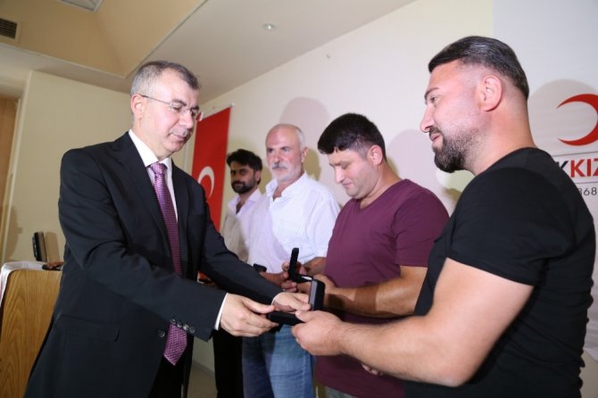 Artvin Kızılay’ından Kan Bağışçılarına Madalya