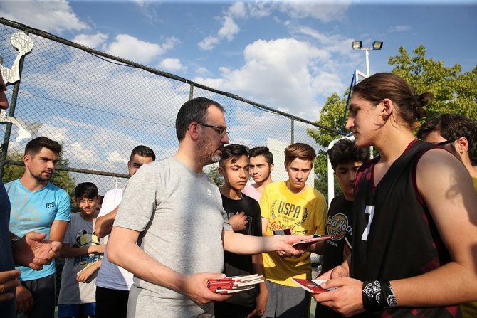 Bakan Kasapoğlu’ndan Gençlere 10 Bin Pota Müjdesi