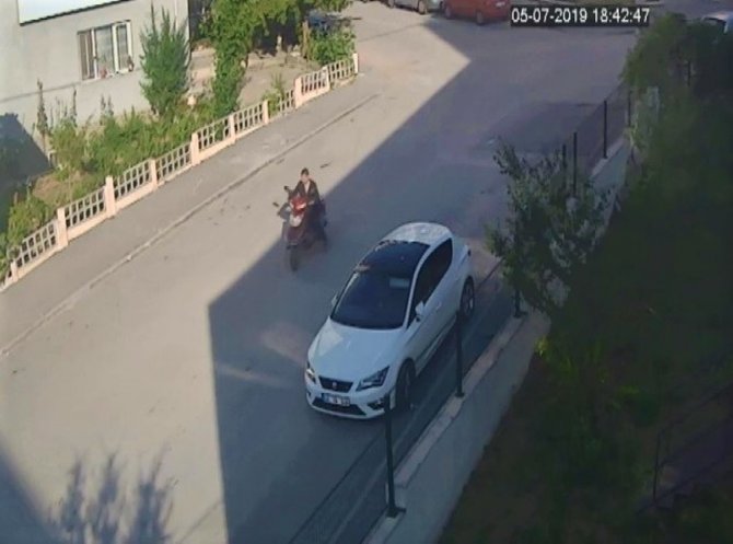 Motosiklet Hırsızları Güvenlik Kamerasına Yansıdı