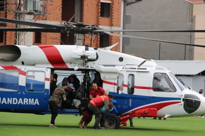 Düzce’de Selde Mahsur Kalan 51 Vatandaş Helikopterle Kurtarıldı