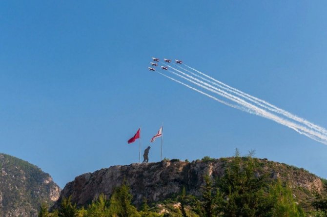 Türk Yıldızları’ndan Kıbrıs’ta 45’nci Yıl Gösterisi