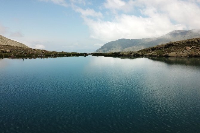 Yüksek Zirvelerin Cenneti: Artabel Gölleri Tabiat Parkı