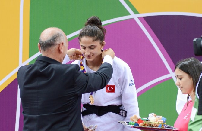 Eyof 2019’da Milli Judocu Özlem Yıldız Altın Madalya Aldı