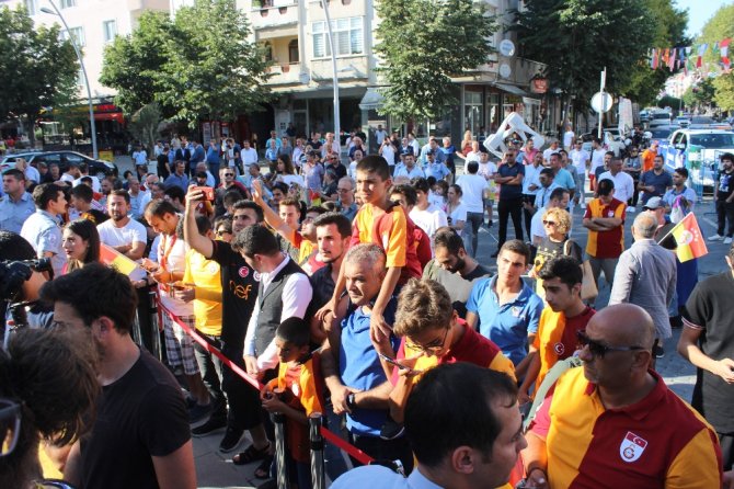 Mustafa Cengiz’den Falcao Tezahüratlarına Esprili Yanıt
